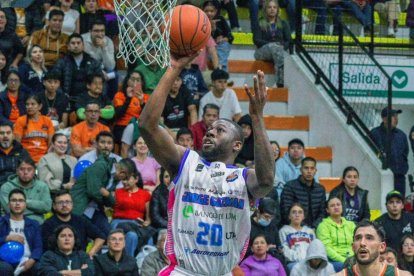 Emanual McKoy Shepherd, es uno de los jugadores estrellas del equipo Jorge Guzmán de Loja, campeón 2024