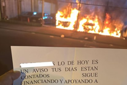 En la escena se halló un panfleto dirigido al dueño del patio de autos.