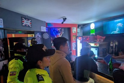 Los operativos se han intensificado en las últimas horas en los sitios de diversión nocturna y en donde se expende licor en Ambato.