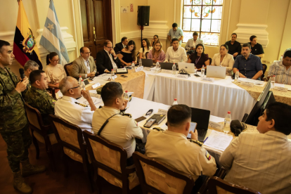El alcalde de Guayaquil, Aquiles Álvarez, y la prefecta del Guayas, Marcela Aguiñaga, se reúnen para coordinar estrategias de seguridad y avanzar en la resolución del conflicto por las obras en la avenida del Bombero.