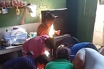 En su desesperación los familiares de los heridos los trasladaron por sus propios medios a una casa de salud