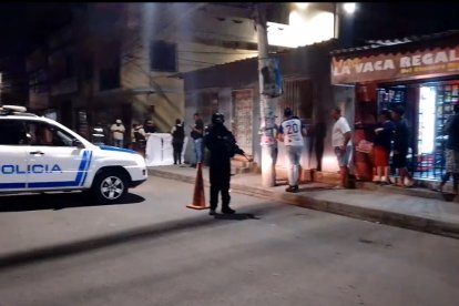 El crimen causó nervios y terror en una zona comercial del populoso barrio mantense