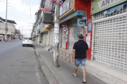 El local en donde se produjo el crimen estaba cerrado la mañana de este domingo.