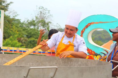 Uno de los eventos de la temporada fue la elaboración del chocolate más grande del Ecuador, preparado con 1.500 litros de leche.