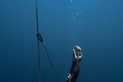 Ericka Carrera mientras se sumerge en la competencia Deep Dominica.