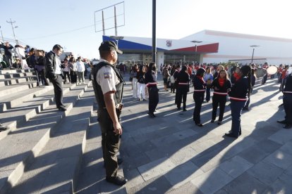 Hubo presencia policial en las escuelas y colegios.
