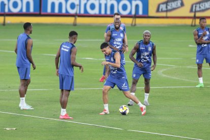 Ecuador se prepara para visitar a Paraguay en las Eliminatorias Sudamericanas 2026.