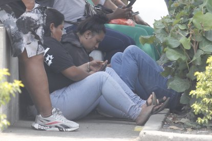 Familiares de Diógenes González acudieron a la morgue para retirar su cadáver.