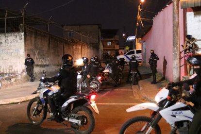 Criminalística recolectó los indicios balísticos en el sitio.