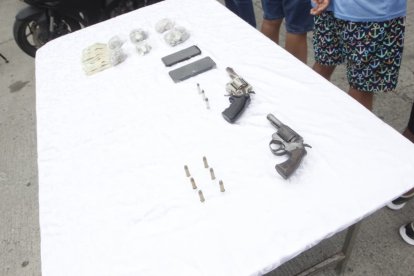 Las evidencias halladas en poder de los detenidos.