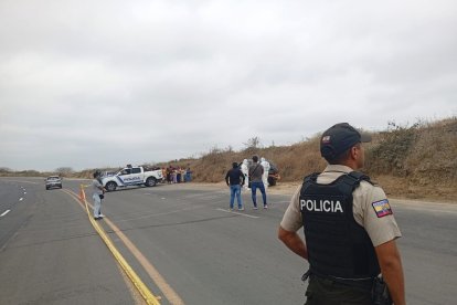 La zona donde se produjo el hallazgo de las dos víctimas mortales fue acordonada por la policía