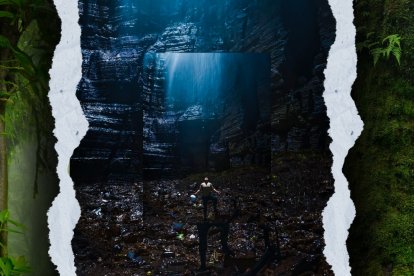 Para llegar a la Playa las personas deben pasar por angostos túneles.