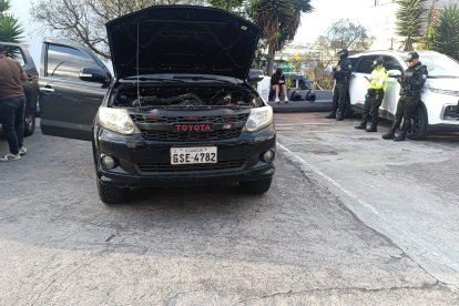 En esta camioneta se movilizaban los sospechosos.