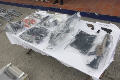 Los objetos que encontraron en el operativo en Guayaquil.