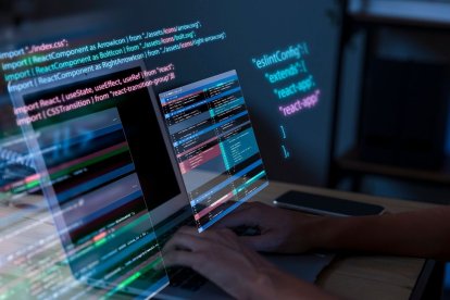 La programación, considerada por Gates como una habilidad esencial en la era de la IA.