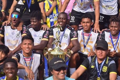 Astillero FC campeón de la segunda categoría de Guayas.