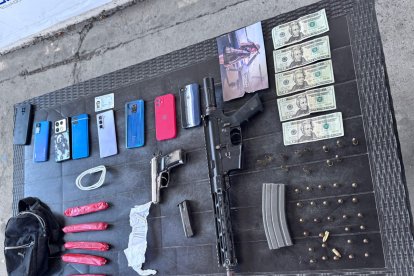 Las evidencias halladas en poder de los detenidos.