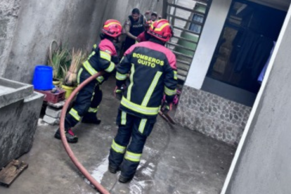 Desde el Cuerpo de Bomberos de Quito se informó a EXTRA que la alerta llegó a través del 9-1-1. Al arribar al sitio, su personal apoyó a la Policía Nacional.