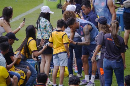 Piero Hincapié fue uno de los más solicitados por los hinchas.