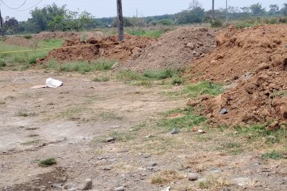 Familiares del fallecido rezan para que aparezca el cuerpo.