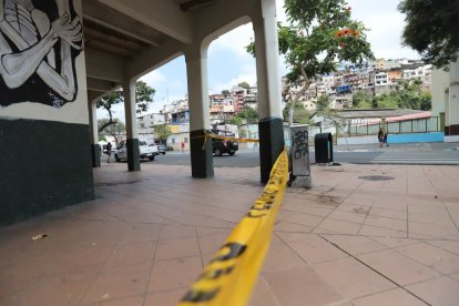 La Policía acordonó el áerea donde ocurrió el crimen.