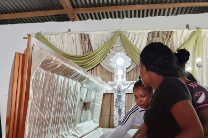 En la parroquia El Tambo se realizó el velatorio de Publio Caicedo, líder comunitario asesinado a tiros la noche del sábado.