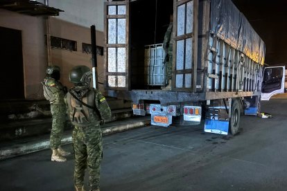 El camión decomisado estaba cargado con grandes reservorios de combustible