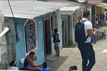 Familiares y amigos de Keneth Mendoza Betancourt se congregaron en su domicilio para conocer en detalle lo ocurrido.