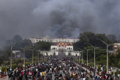 Incendiaron la casa del primer ministro de Nepal.