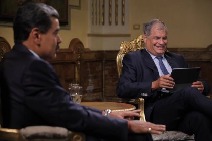 Correa durante una entrevista realizada por Nicolás Maduro.