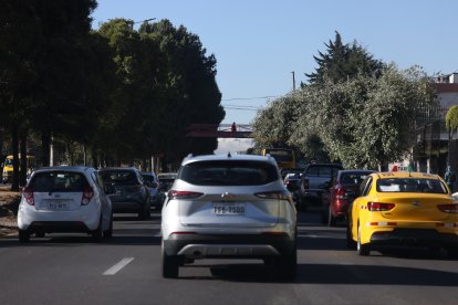 Conforme se acercan las horas pico, el tráfico incrementa.