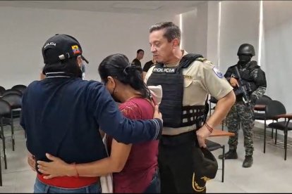 Una mujer fue entregada por la Policía Nacional en Manabí luego de ser liberada