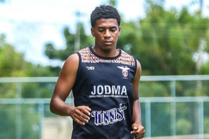 Maicol Valencia, entre uno de los atacados en una balacera en Manta, Manabí.