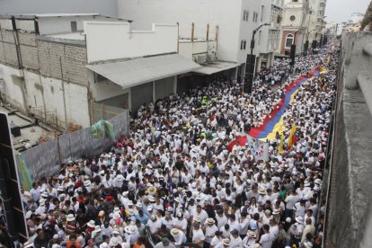 Gran cantidad de personas atendieron el llamado a la marcha.