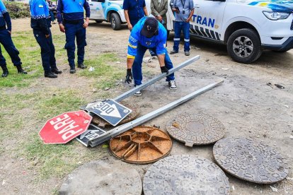 En la acción también se recuperaron diez señaléticas que fueron robadas en La Libertad