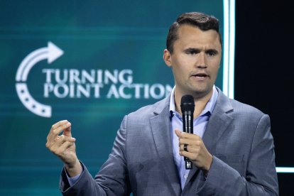 Él fue Charlie Kirk, un activista trumpista.