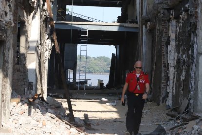 Bomberos llegaron al sitio para atender la novedad.