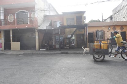 Vecinos contaron que los verdugos llegaron en motocicleta.