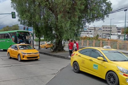 Los transportistas salieron a trabajar con normalidad en Ambato, pero están en sesión permanente.