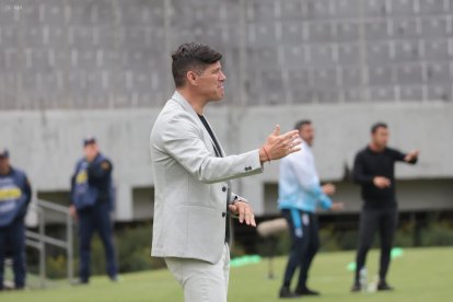 El DT Gabriel Pereyra busca cambiar el mal paso de Aucas.