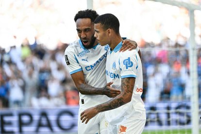 Pierre Emerick Aubameyang (i) y Mason Greenwood son las cartas ofensivas del Marsella.