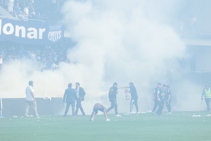 En una de las gradas del recinto se produjo un incendio.