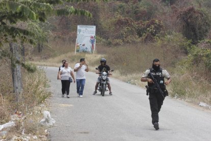 Familiares llegaron para conocer a la mujer que se encontraba desaparecida.