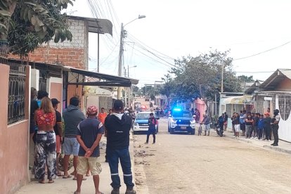 Los vecinos del sector 5 de junio se alarmaron ante el terrible hecho.