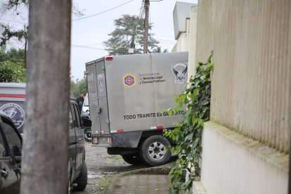 Una de las víctimas fue llevada a la morgue de Santo Domingo de los Tsáchilas.