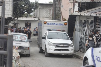 Los cuerpos fueron llevados hasta el Laboratorio de Criminalística.