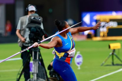 Juleisy Angulo se convierte en la primera mujer ecuatoriana en ganar un oro en lanzamiento de jabalina.