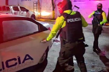 Fue subido al carro policial y puesto a órdenes de las autoridades.