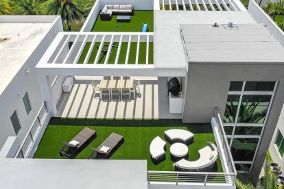 La casa de José Serrano cuenta con un área social en la terraza.