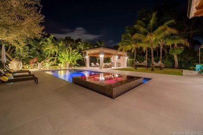 Esta imagen corresponde al lugar donde se hizo la famoso foto de la piscina con Ronny Aleaga.